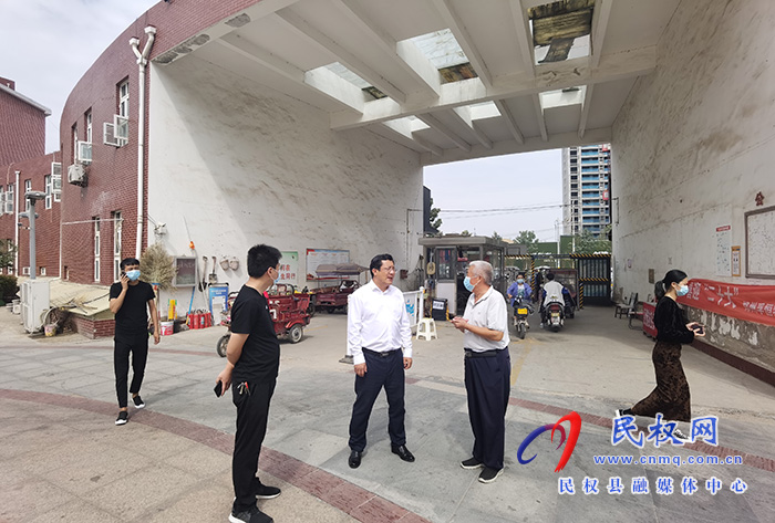 縣領(lǐng)導(dǎo)李君督導(dǎo)全國文明城市創(chuàng)建和常態(tài)化疫情防控工作