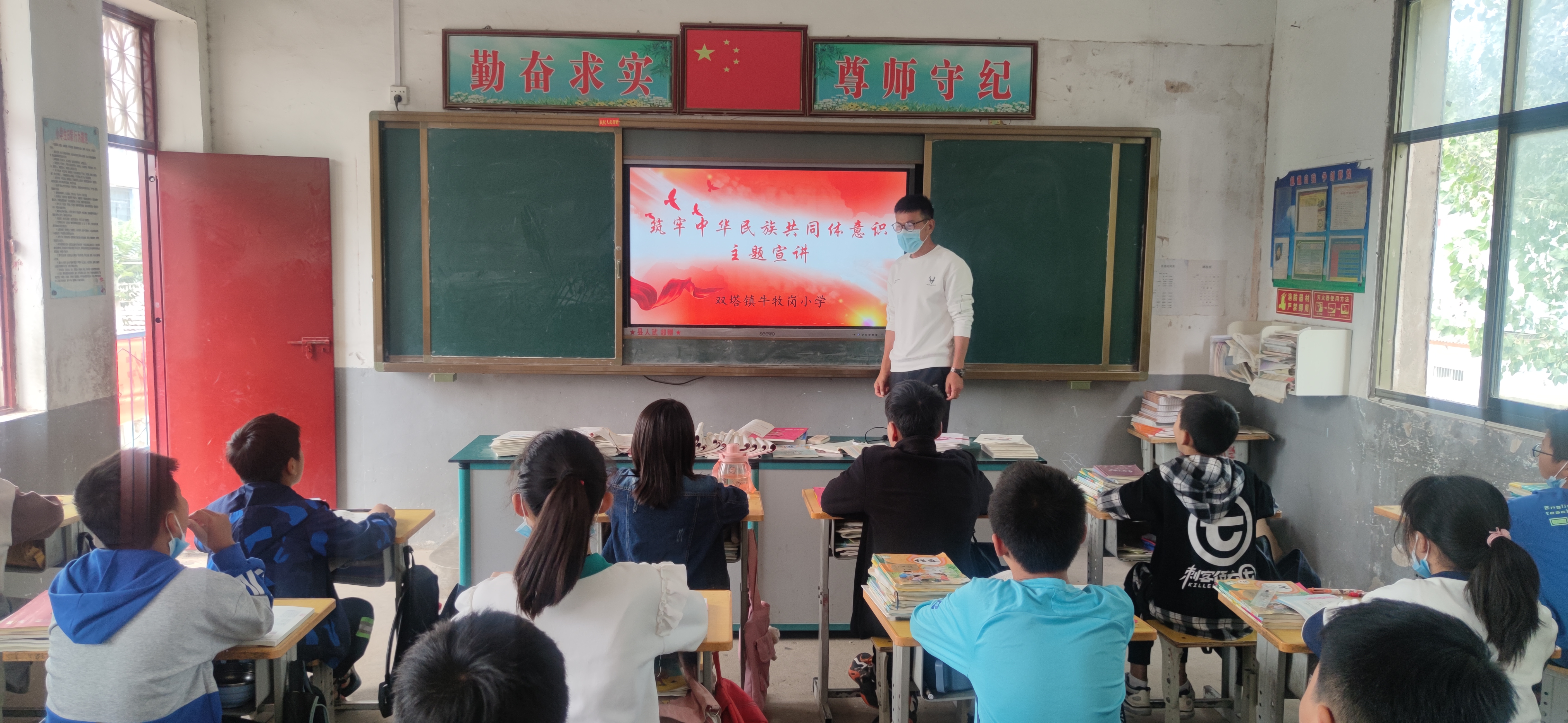 雙塔鎮(zhèn)各學(xué)校開展“鑄牢中華民族共同體意識”主題教育活動(dòng)