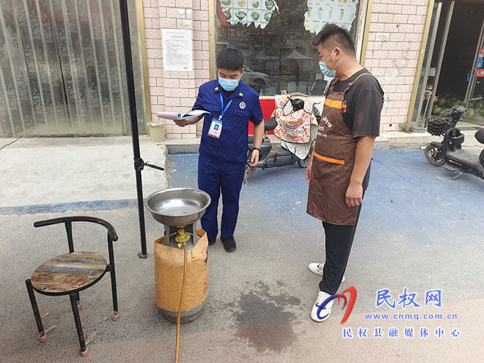 龍?zhí)伶?zhèn)開(kāi)展食品和消防安全大檢查