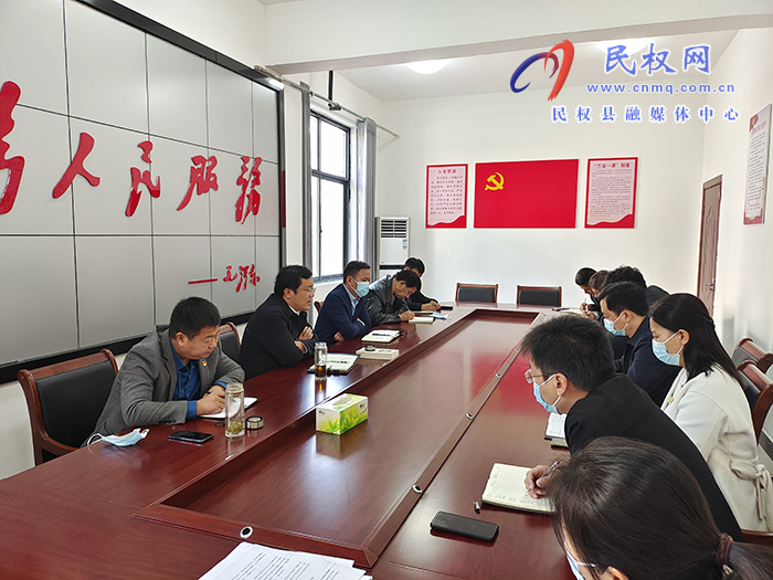 南華街道辦事處召開班子成員會議