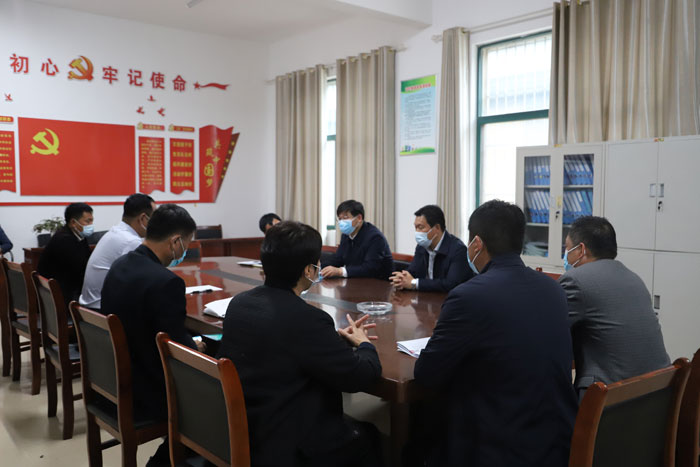 縣委書記張團(tuán)結(jié)到白云寺鎮(zhèn)調(diào)研基層黨建工作