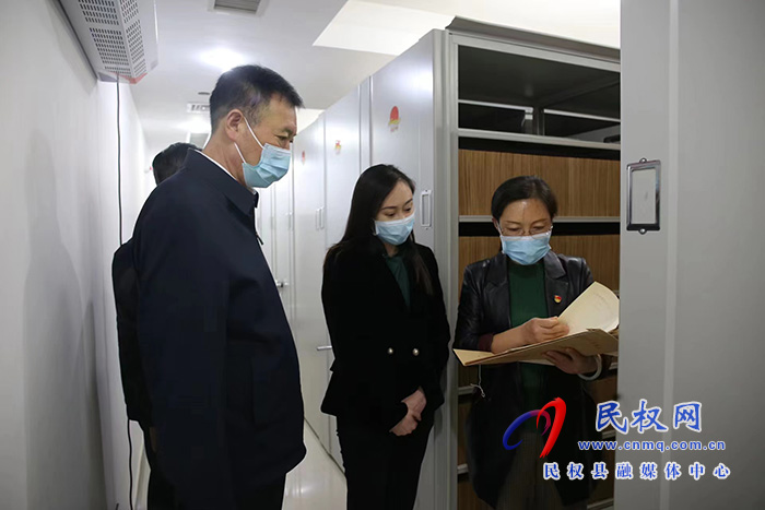 縣委副書記、縣長(zhǎng)王靜嫻調(diào)研人社工作