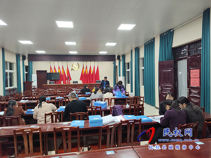 野崗鎮(zhèn)持續(xù)開展夜間鞏固脫貧成果資料檢查提升活動(dòng)