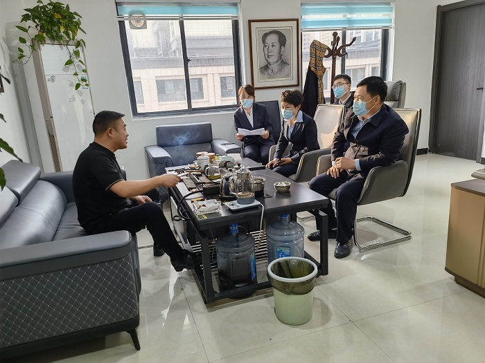 縣金融服務(wù)中心：“面對面”服務(wù)企業(yè) ,“實打?qū)崱被怆y題