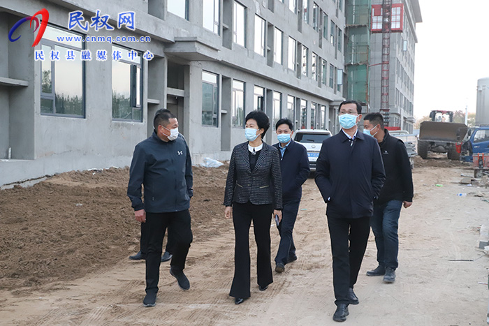 縣領(lǐng)導(dǎo)周燕、朱繼兵到縣委黨校二期施工工地查看建設(shè)情況