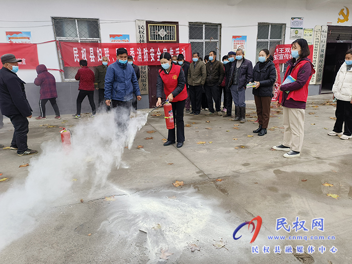 縣婦聯(lián)、團(tuán)縣委開(kāi)展消防安全宣傳活動(dòng)