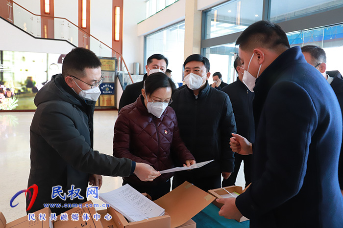 縣委副書記、縣長(zhǎng)王靜嫻調(diào)研包保企業(yè)食品安全  “兩個(gè)責(zé)任”工作機(jī)制落實(shí)情況