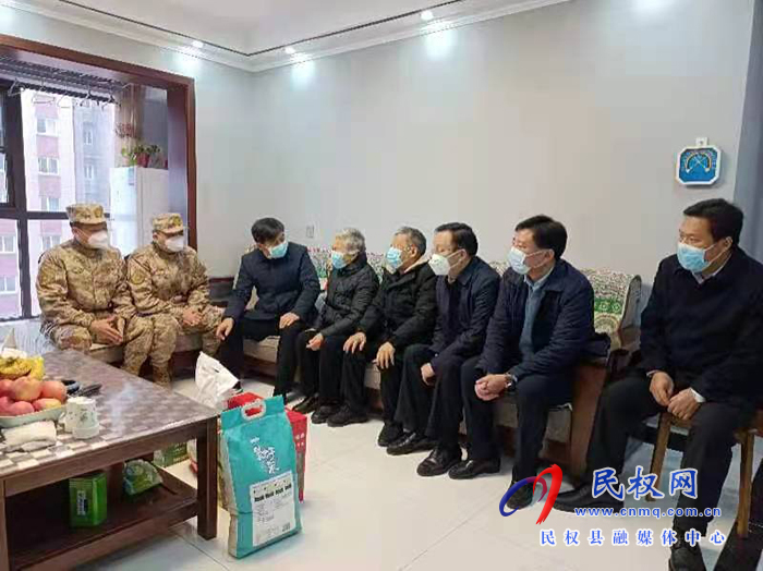 市人大常委會(huì)副主任、縣委書(shū)記張團(tuán)結(jié)看望慰問(wèn)“三屬人員”