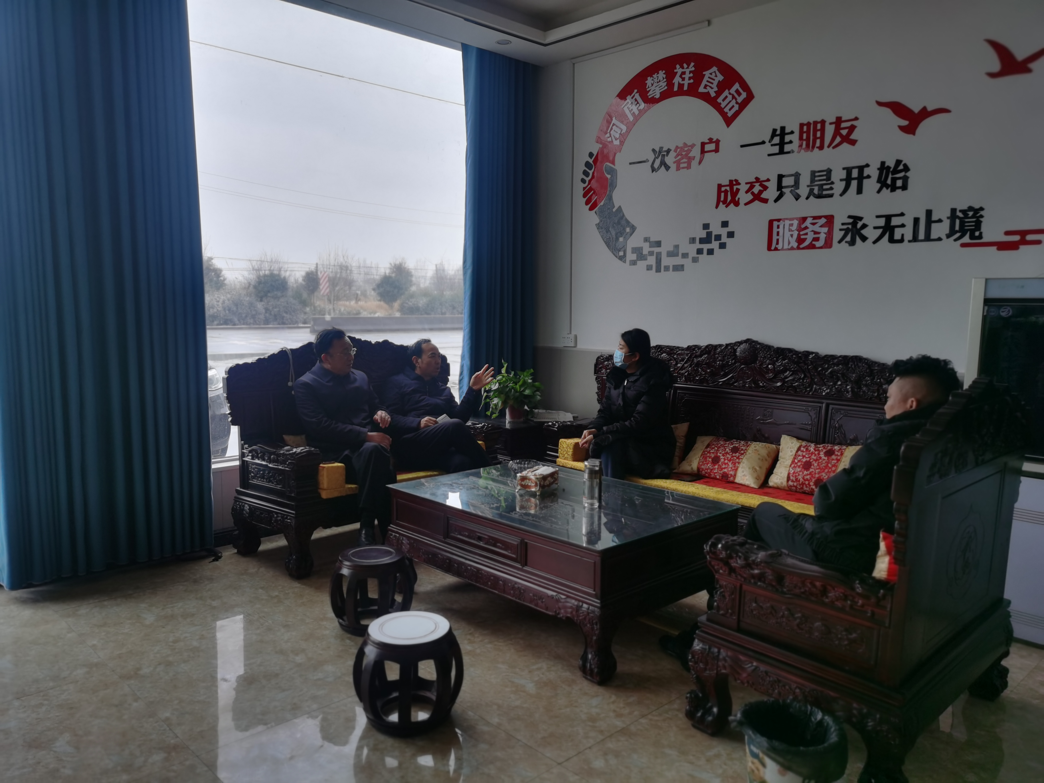 縣領(lǐng)導(dǎo)韓德勇、李國棟對雙塔鎮(zhèn)重點企業(yè)進行調(diào)研走訪