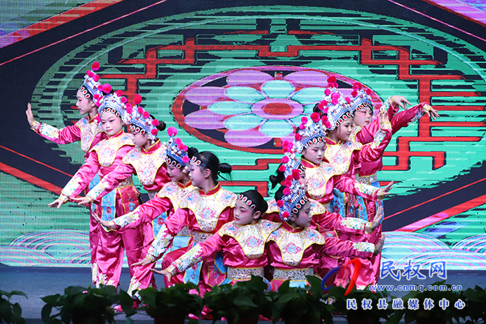 展望未來，向2023年快樂出發(fā)——民權(quán)求實學(xué)校2022年年度文藝匯演成功舉行