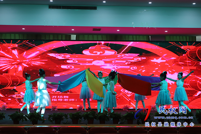 展望未來，向2023年快樂出發(fā)——民權(quán)求實學(xué)校2022年年度文藝匯演成功舉行