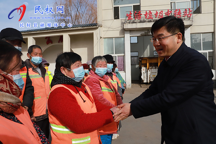 市人大常委會副主任、縣委書記張團結(jié)走訪慰問春節(jié)一線值班人員