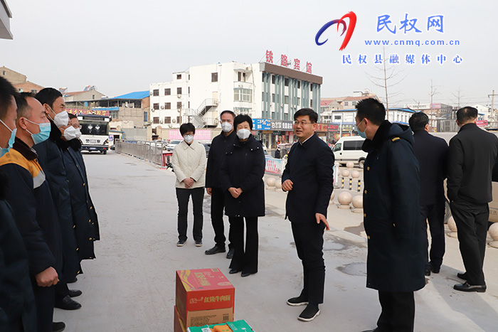 市人大常委會副主任、縣委書記張團結(jié)走訪慰問春節(jié)一線值班人員