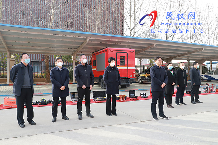 市人大常委會副主任、縣委書記張團結率隊走訪慰問駐民部隊官兵和消防指戰(zhàn)員