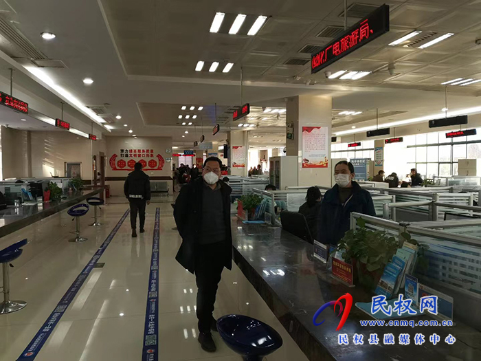民權(quán)縣文化廣電旅游局黨組書記、局長趙世忠到行政服務(wù)中心文廣局窗口調(diào)研