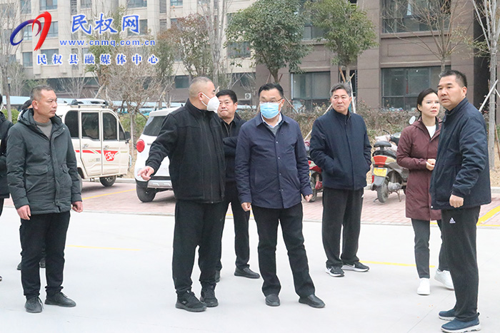 縣委常委、宣傳部長(zhǎng)、副縣長(zhǎng)畢道喜查看全國(guó)文明城市創(chuàng)建工作