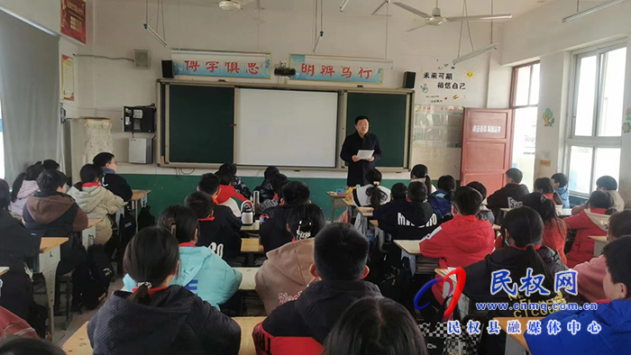 縣人大常委會副主任李新軍講思政課