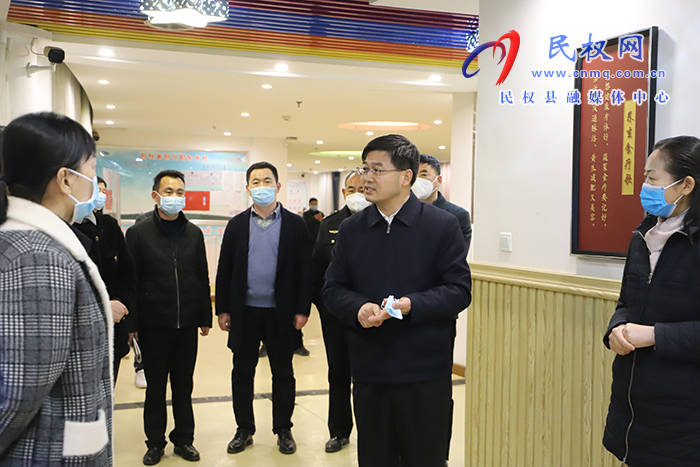 市人大常委會(huì)副主任、縣委書(shū)記張團(tuán)結(jié)調(diào)研食品安全“兩個(gè)責(zé)任”落實(shí)情況