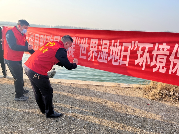 縣財政局開展“世界濕地日”環(huán)境保護(hù)志愿宣傳活動