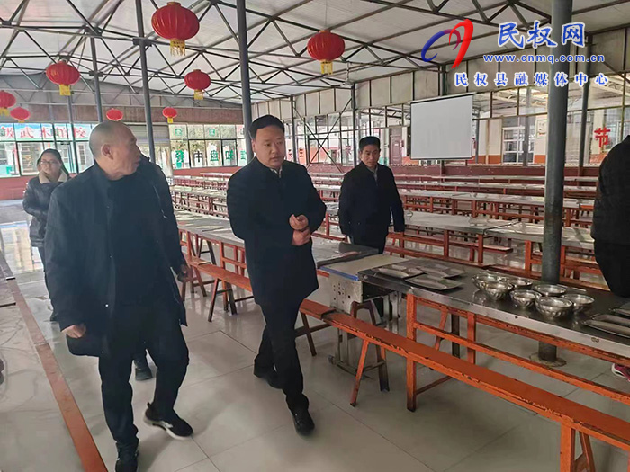 民權(quán)縣副縣長李衛(wèi)政督導(dǎo)食品安全“兩個(gè)責(zé)任”工作落實(shí)情況