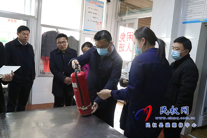 縣委常委、宣傳部長、副縣長畢道喜查看校園安全工作