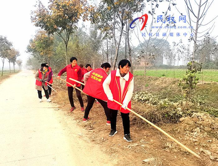 龍?zhí)伶?zhèn)：開展環(huán)境衛(wèi)生大整治志愿服務(wù)活動(dòng)