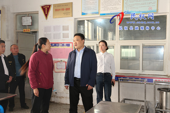 縣委常委、組織部長王義彬督導(dǎo)食品安全“兩個責(zé)任”工作落實(shí)情況