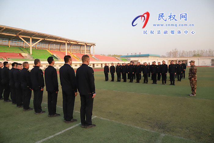 民權(quán)縣城市管理局:開展“強(qiáng)基礎(chǔ) 轉(zhuǎn)作風(fēng) 樹形象”軍事化訓(xùn)練活動(dòng)?