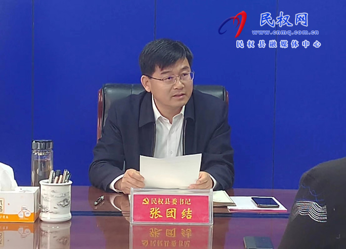 市人大常委會副主任、縣委書記張團結接待來訪群眾