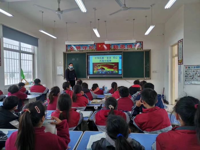 雙塔鎮(zhèn)各中小學(xué)開(kāi)展“中華民族一家親 同心共筑中國(guó)夢(mèng)”主題教育活動(dòng)