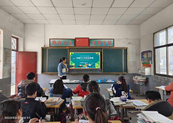 雙塔鎮(zhèn)牛牧崗小學組織開展安全教育日主題教育活動