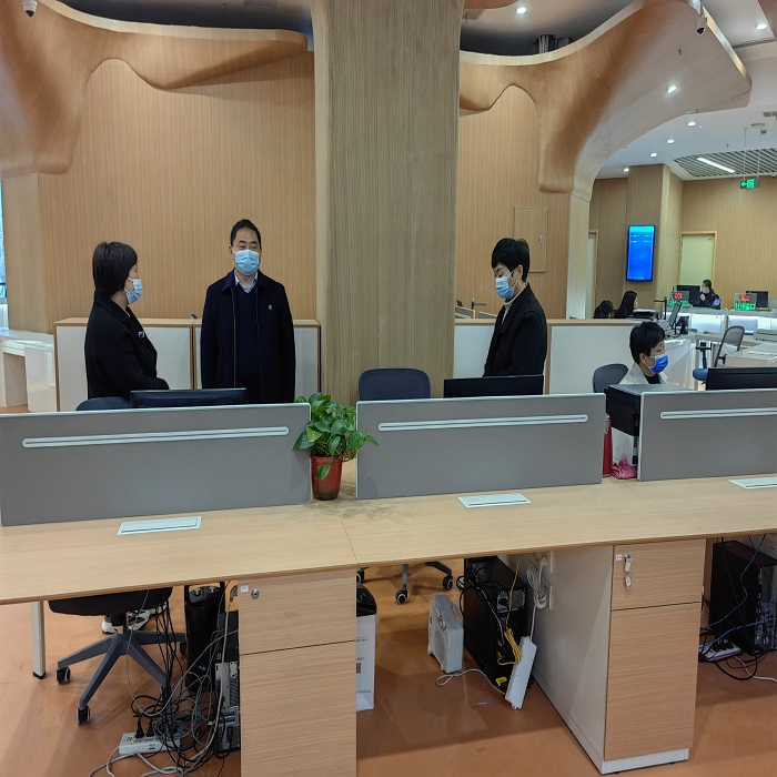 縣殘聯(lián)負(fù)責(zé)人到市民之家殘聯(lián)業(yè)務(wù)窗口調(diào)研
