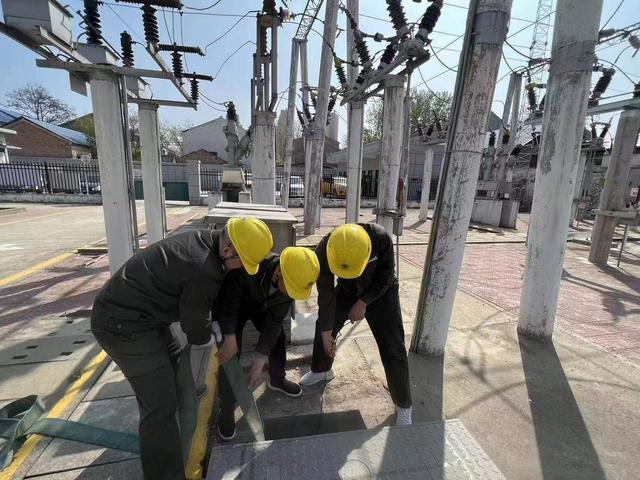 民權(quán)縣供電公司:開展防汛演練 應(yīng)對暴雨來襲 民權(quán)縣供電公司:開展防汛演練 應(yīng)對暴雨來襲