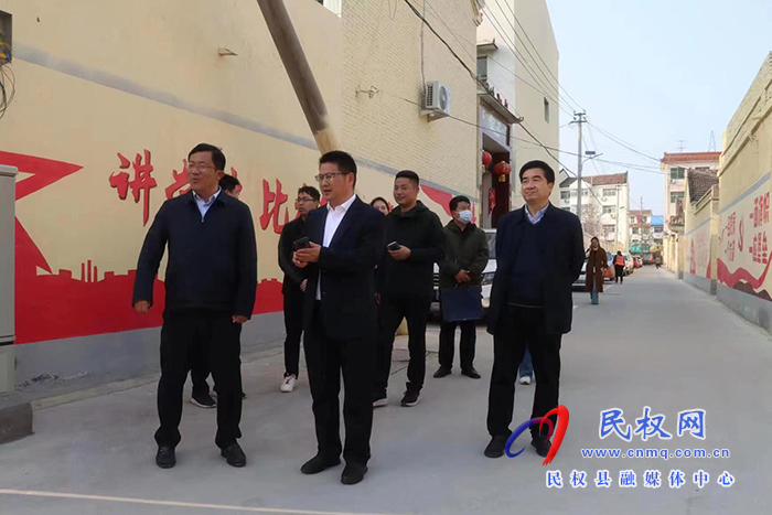 河南日報駐商丘站站長李鳳虎、市委政研室副主任祝傳軍等一行到南華街道辦事處調(diào)研
