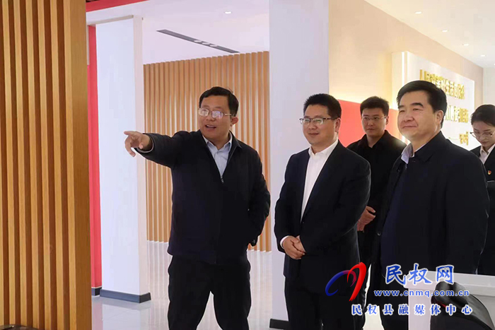 河南日報駐商丘站站長李鳳虎、市委政研室副主任祝傳軍等一行到南華街道辦事處調(diào)研