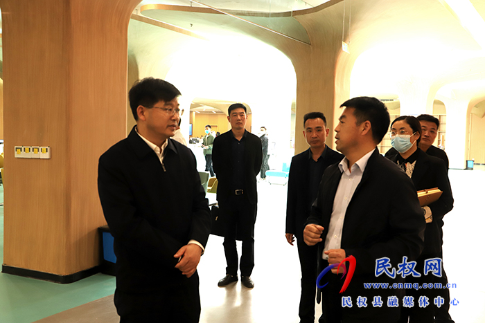 市人大常委會(huì)副主任、縣委書記張團(tuán)結(jié)調(diào)研政務(wù)服務(wù)中心運(yùn)營(yíng)情況