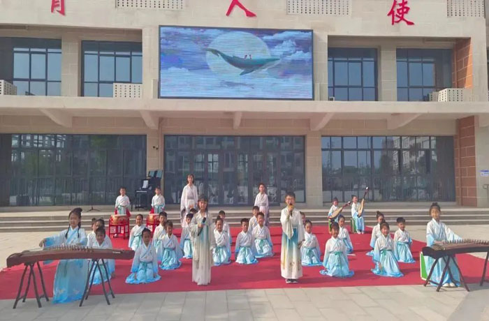 民權(quán)縣鯤鵬學(xué)校開(kāi)展“世界讀書(shū)日·書(shū)香浸潤(rùn)成長(zhǎng)”經(jīng)典誦讀活動(dòng)
