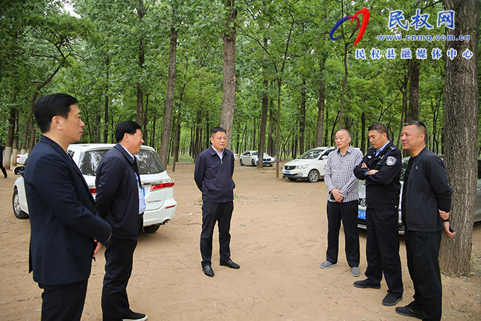 副縣長(zhǎng)、公安局長(zhǎng)賈濤到2023中國·民權(quán)申甘林帶生態(tài)半程馬拉松賽場(chǎng)地檢查指導(dǎo)安保工作