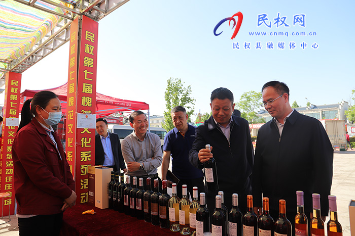  縣委常委、常務(wù)副縣長(zhǎng)王景義到2023中國(guó)·民權(quán)第七屆槐花文化系列活動(dòng)分會(huì)場(chǎng)察看美食節(jié)進(jìn)展情況
