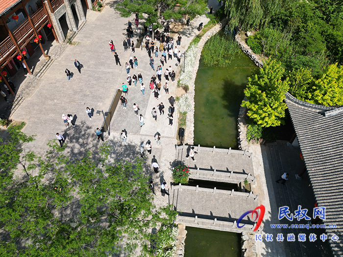 2023“打卡中國(guó)·讀懂中國(guó)式現(xiàn)代化——你好，河南！”網(wǎng)絡(luò)國(guó)際傳播活動(dòng)走進(jìn)“中國(guó)畫(huà)虎第一村” ? ? ?