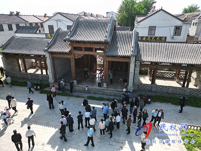 2023“打卡中國(guó)·讀懂中國(guó)式現(xiàn)代化——你好，河南！”網(wǎng)絡(luò)國(guó)際傳播活動(dòng)走進(jìn)“中國(guó)畫(huà)虎第一村” ? ? ?