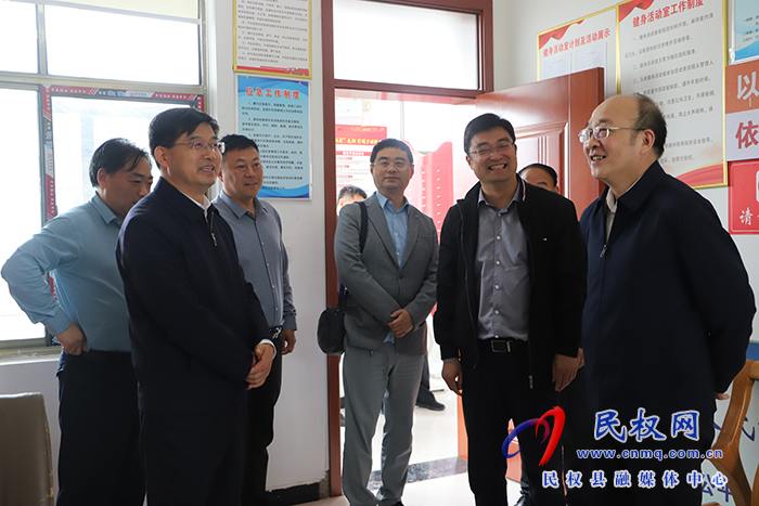 省法院副院長(zhǎng)尚志東一行到野崗鎮(zhèn)孟莊村調(diào)研定點(diǎn)幫扶情況