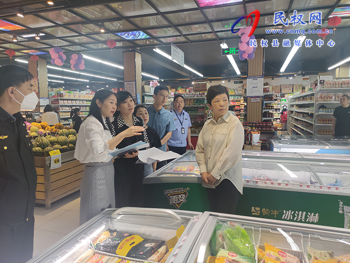民權(quán)縣委常委、副縣長于茜督導(dǎo)包保企業(yè)第二季度食品安全“兩個責(zé)任”落實情況