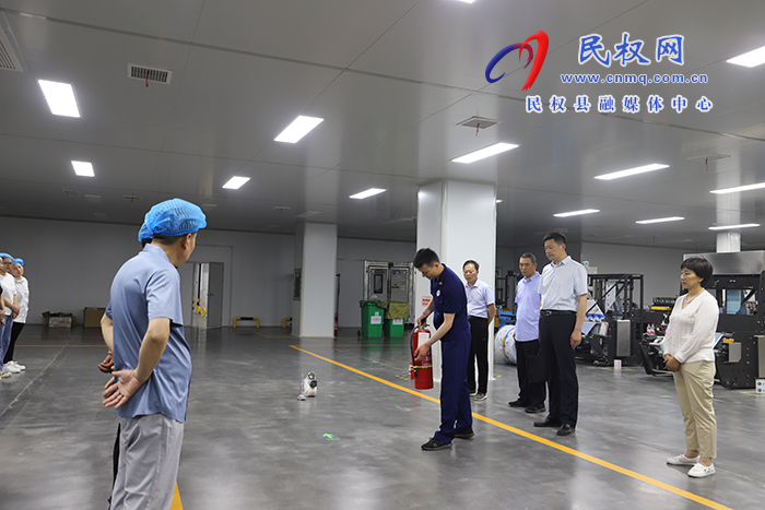 縣委宣傳部聯(lián)合消防救援大隊(duì)、高新區(qū)管委會(huì)走進(jìn)印刷企業(yè)開(kāi)展消防安全知識(shí)培訓(xùn)和實(shí)操應(yīng)急演練活動(dòng)