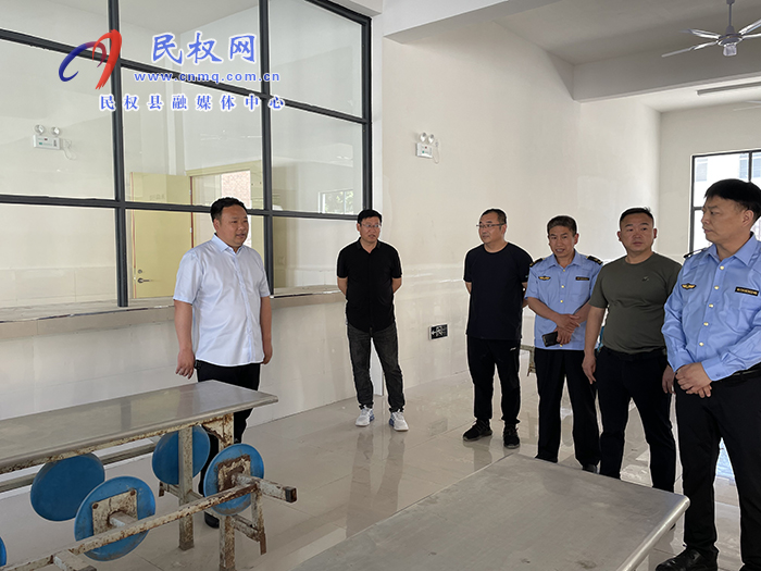 副縣長(zhǎng)李衛(wèi)政督導(dǎo)包保學(xué)校食品安全“兩個(gè)責(zé)任”落實(shí)情況