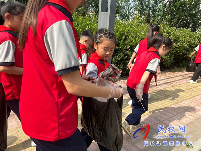 用行動(dòng)向祖國表白 深化學(xué)子愛國情懷