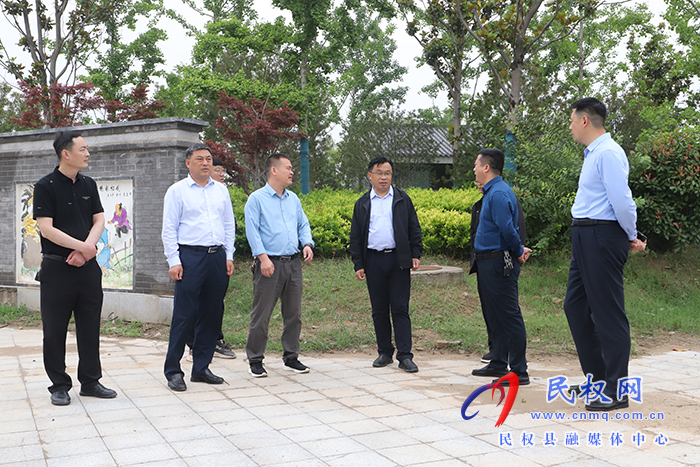 縣委常委、宣傳部長(zhǎng)、副縣長(zhǎng)畢道喜調(diào)研城市書(shū)房選址工作