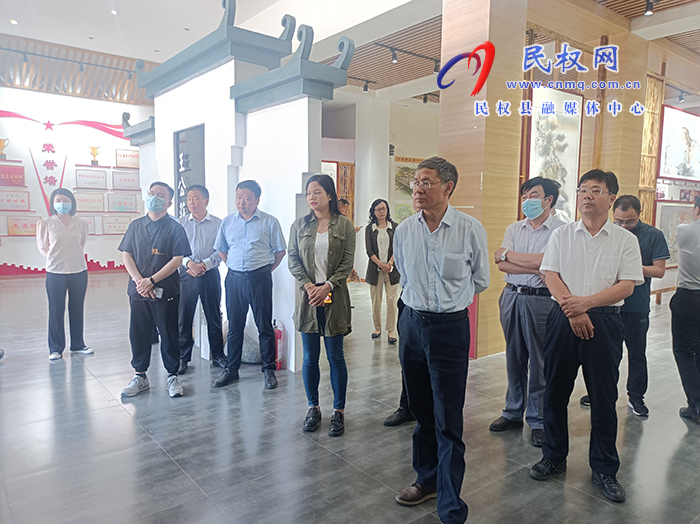 全國(guó)人大農(nóng)業(yè)與農(nóng)村委員會(huì)委員、中國(guó)社會(huì)科學(xué)院農(nóng)村發(fā)展研究所所長(zhǎng)魏后凱一行蒞民調(diào)研“新時(shí)代鄉(xiāng)村演變趨勢(shì)和鄉(xiāng)村振興新格局研究”工作