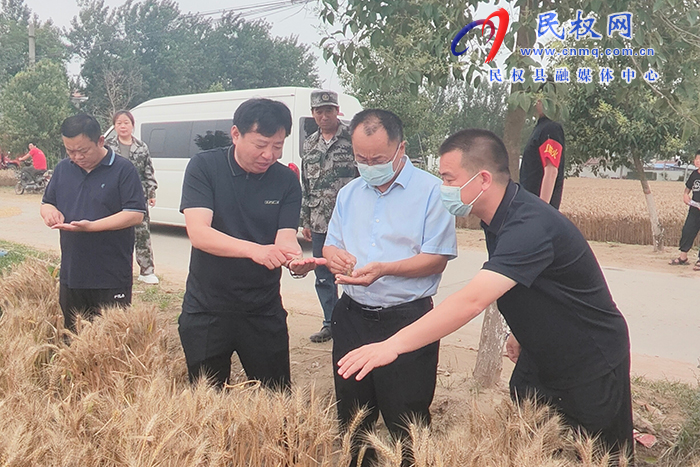 縣政協(xié)主席周明河到綠洲街道辦調(diào)研指導(dǎo)“三夏”生產(chǎn)工作