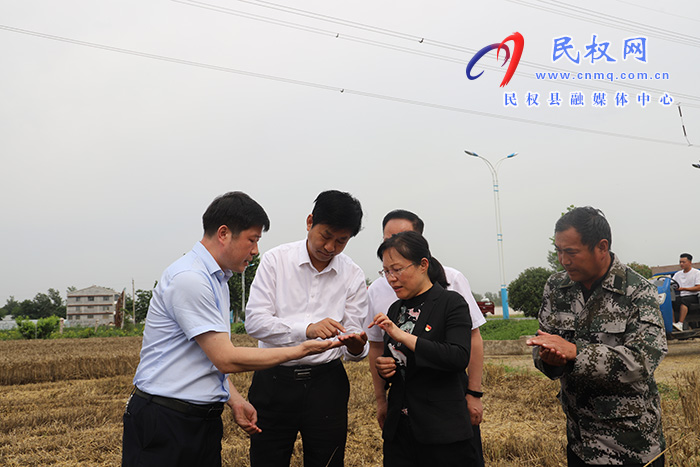 市委常委、常務(wù)副市長(zhǎng)薛鳳林到民調(diào)研“三夏”生產(chǎn)工作及高考考務(wù)工作
